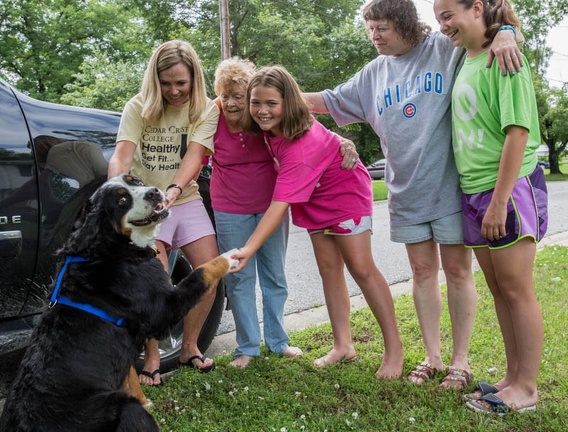 2014-06-13-Charlie-Hillside-visiting-Deaver-7